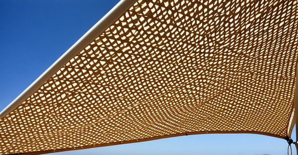 La voile d'ombrage triangulaire : style et protection en un